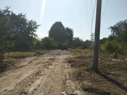 Жителям частного сектора, где прорвало трубопровод "Запорожстали", делают новую дорогу (Фото)