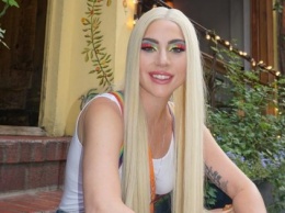 Леди Гага в кожаном наряде поделилась серией откровенных фото