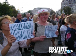 «Продажные твари и самоубийцы». В Киеве плачем и стонами отметили разгром под Иловайском