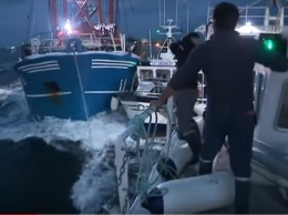 В Ла Манше французские рыбаки напали на английских