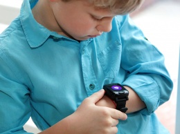 Компания Elari выпустила «умные» часы для детей с голосовым помощником «Алиса»