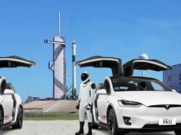 Электрокары Tesla привезут космонавтов на стартовую площадку к МКС