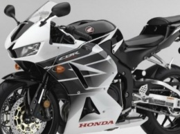 Новый спортивный мотоцикл Honda CBR600RR 2019 станет легче на 10кг