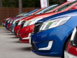Мировые продажи автомобилей замедлились впервые за 10 лет