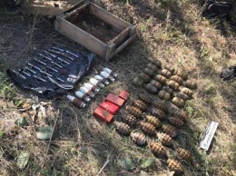 Украинские бойцы обнаружили тайник со взрывчаткой вблизи линии разграничения на Луганщине