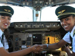Женщинам в Саудовской Аравии впервые в истории выдали лицензии пилотов