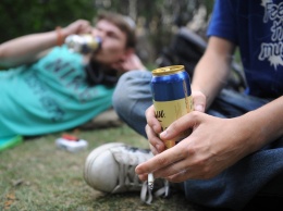 Ученые: курящие и выпивающие подростки рискуют получить инсульт с 17 лет
