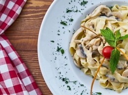 Средиземноморская диета продлевает половую жизнь, выяснили ученые