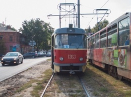 Трамвай №5 сошел с колеи в центре Днепра: как будут ходить другие составы?