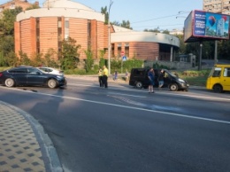 В Киеве из-за отпавшего колеса столкнулись три машины