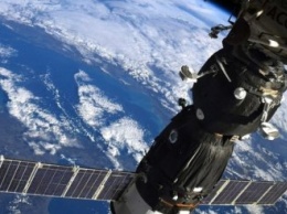 Пробоину в космическом корабле астронавт заткнул пальцем
