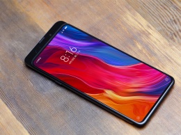 Глава Xiaomi показал новый базрамочный смартфон с выдвижной камерой