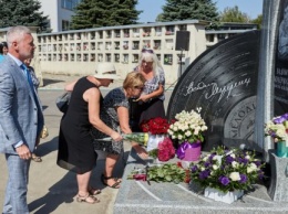 На могиле Вадима Мулермана установили памятник