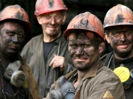 Министр угольной промышленности сбежал от шахтеров Новогродовки через столовую
