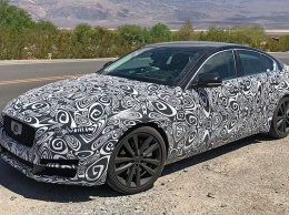 Обновленный Jaguar XE замечен на тестах