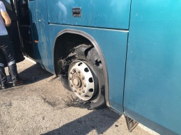 Под Запорожьем у автобуса с пассажирами на ходу взорвалось колесо (Фото)