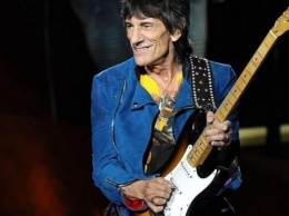 Излечившийся от рака 71-летний гитарист Rolling Stones может стать папой близнецов