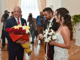 Необычный сюрприз: на свадьбу одесситов пожаловал Труханов (фото)