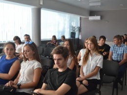 Мелитопольскую молодежь учат, как управлять страной