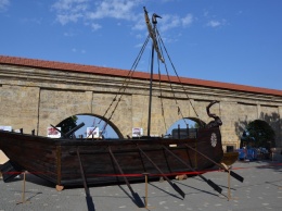 История мореплавания: одесситам показали корабль древних фракийцев в натуральную величину