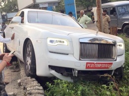 Покупатель нового Rolls-Royce разбил его по пути в МРЭО