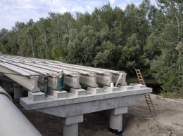 На Полтавщине продолжается строительство моста через Сулу (фото)