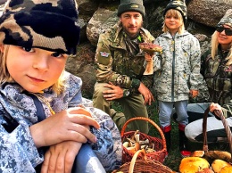 Евгений Плющенко и Яна Рудковская вместе с сыном сходили за грибами