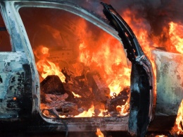 В Харькове сожгли машину