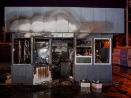 Ночью в Днепре горело два магазина