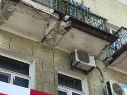 На проспекте Металлургов разрушается дом (ФОТО)