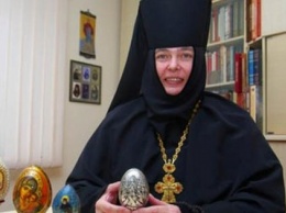 Возившая детей в Россию игуменья монастыря УПЦ МП обещает сжечь себя из-за Томоса