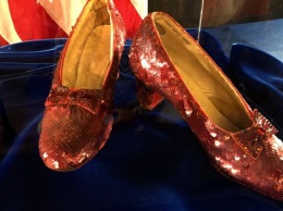 Найдены украденные 13 лет назад туфельки Дороти из фильма "Волшебник страны Оз"