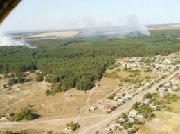В Харьковской области лесной пожар тушат с помощью вертолетов