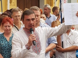 "Батькивщина" устроила митинг, чтобы подать иск с требованием вернуть "Киевоблэнерго"