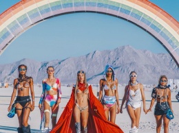 Топ-модели на фестивале Burning Man