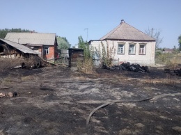 В Харьковской области из-за выжигания травы сгорел дом