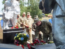Офицеры украинской стороны СЦКК в Соледаре почтили память погибших во время Второй мировой войны
