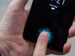 В чем уникальность смартфона Galaxy P1 от Samsung?