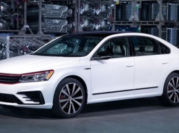 Американский VW Passat 2019 сократили до двух версий