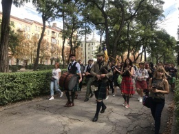 В Днепре на день города исполнили гимн Украины на барабанах и волынке