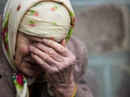 Ей не хватает билета в Россию: украинцы подняли на смех пенсионерку, проклинавшую Украину