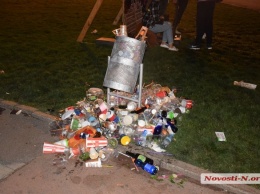После праздничного концерта николаевцы оставили горы мусора