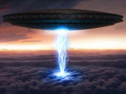 Очевидцы сняли на видео мощный разряд молнии, который уничтожил НЛО