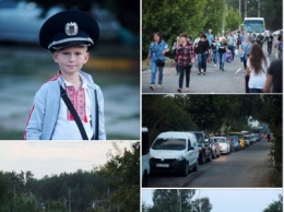 Фанаты Олега Винника создали гигантский автозатор под легендарной деревней Малиновкой