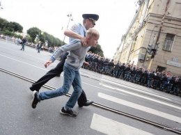 ''Это же сам Гитлер!'' Позорное задержание ребенка в Санкт-Петербурге высмеяли в сети