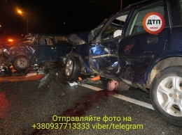 В Ирпене пешеходы спровоцировали крупное ДТП с тремя авто, есть погибший