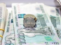 Доллар в РФ впервые за 2,5 года поднялся выше 70 рублей