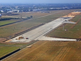 Строительство новой полосы в аэропорту Одесса показали с высоты птичьего полета
