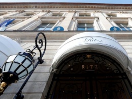 СМИ: В парижском отеле Ritz у саудовской принцессы украли драгоценности на 800 тысяч евро