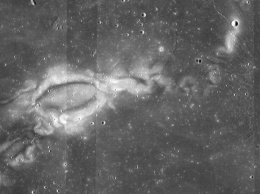 Ученые объяснили причину таинственных узоров на поверхности Луны древним магнитным полем